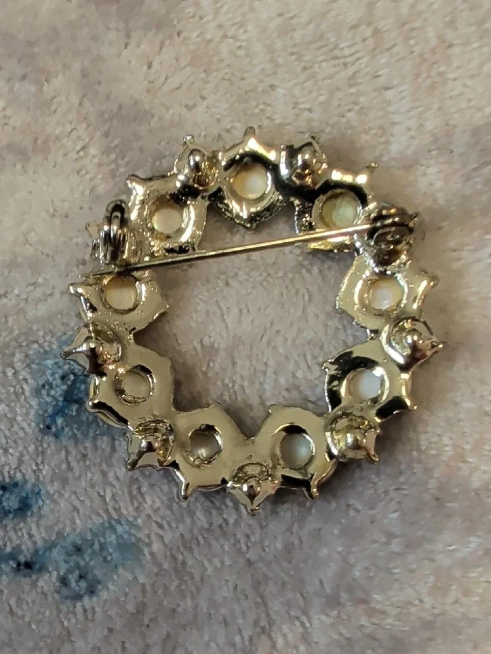 Classic Mother-of-Pearl and Pearl Circle Brooch - White/Gold Tone Vintage 1.5